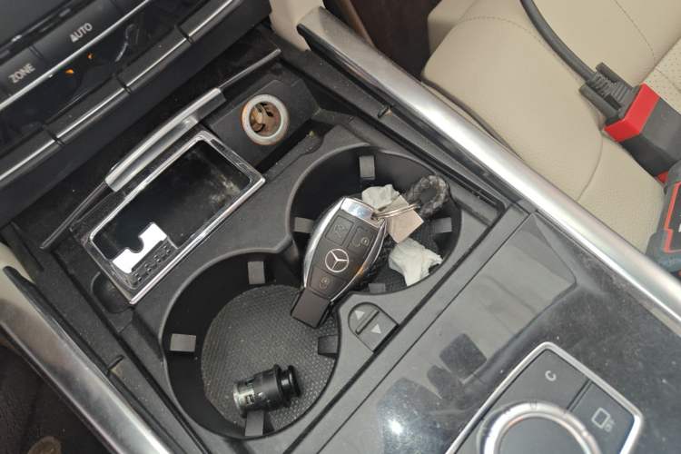 Used Mercedes-Benz E-Class 2015 Facelift E 200 L Sport Edition Interior 1