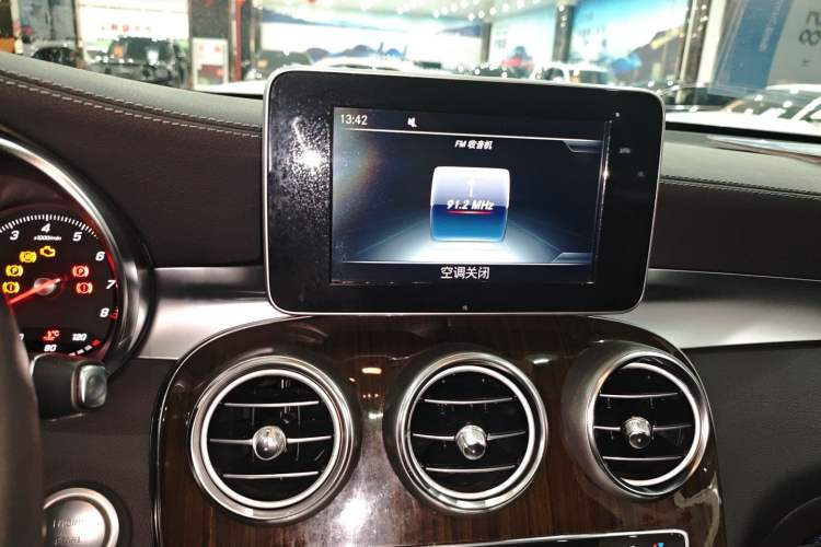 Used Mercedes-Benz GLC 2016 GLC 260 4MATIC Luxury Model
