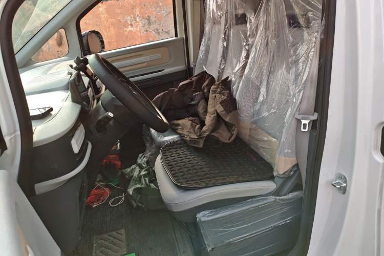 Used SAIC MAXUS Dana V1 2025 Low-Roof Multi-Function Version 42 kWh