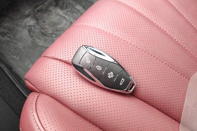 Used Hongqi H5 2025 2.0T Automatic Xuan Ying Edition