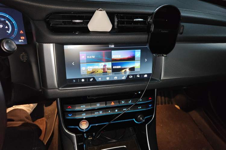 Used Jaguar XFL 2018 XFL 2.0T 250 PS Luxury Edition Audio And AC Panel