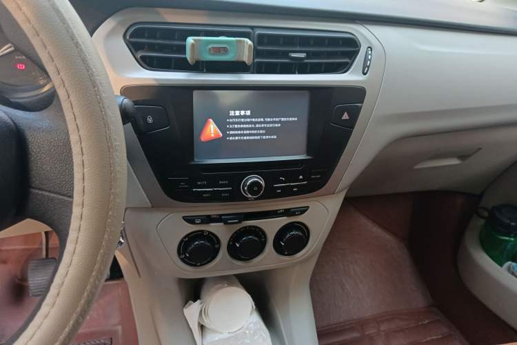 Used Citroen Elysee 2015 Zhishang Edition 1.6L Manual Fashion Model