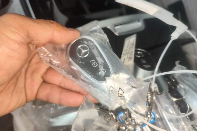 Used Mercedes-Benz EQE SUV 2024 500 4MATIC Luxury Edition Vehicle Key