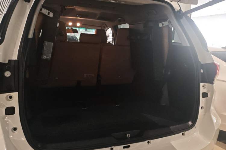 Used Toyota Fortuner 2016 2.7L Middle East Version Trunk