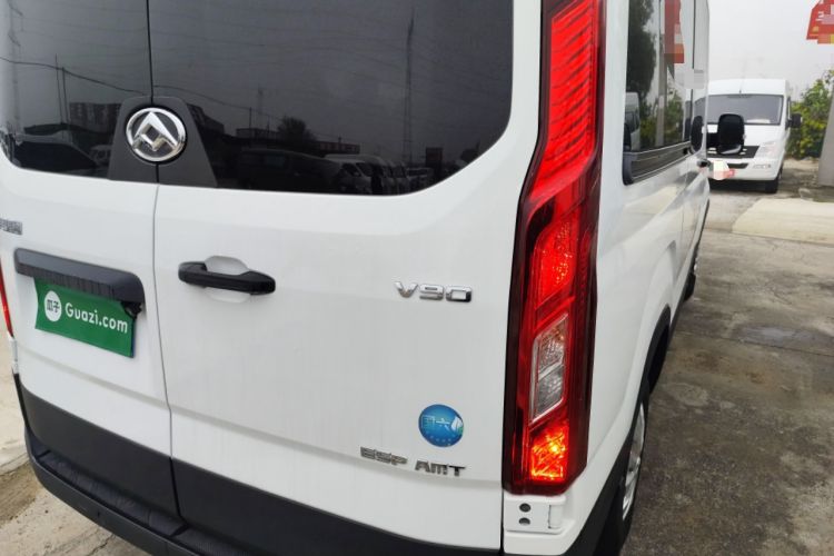 Used SAIC MAXUS Xintu V90 2022 2.0T AMT Yunjie Front-Wheel-Drive Long Wheelbase High-Roof Single-Tire Rear 7-Seater
