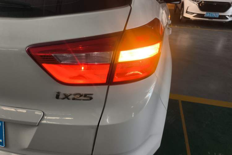 Used Hyundai ix25 2015 1.6L Automatic Two-Wheel Drive Fashionable GS Model Exterior 3