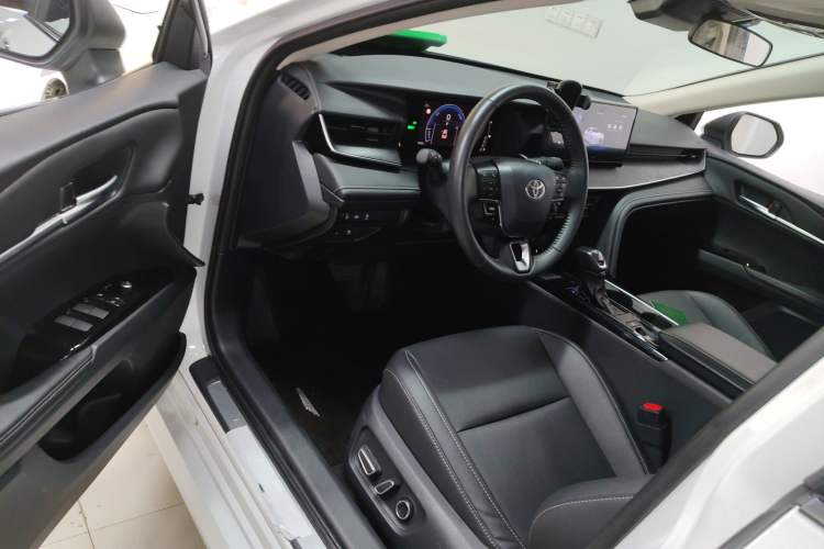 Used Toyota Camry 2024 Dual-Motor 2.0 HGVP Luxury Edition
