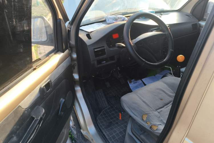 Used Wuling Rongguang 2011 1.2L Base Version
