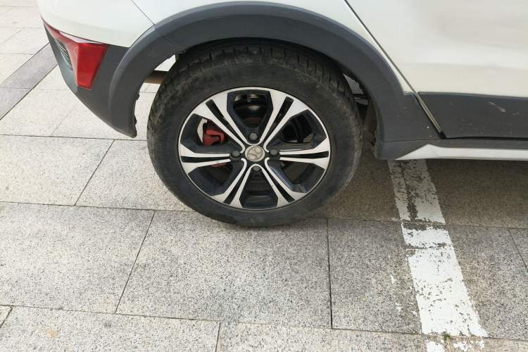 Used BAIC Senova X25 2015 1.5L Manual Elite Edition Right Rear Wheel Hub