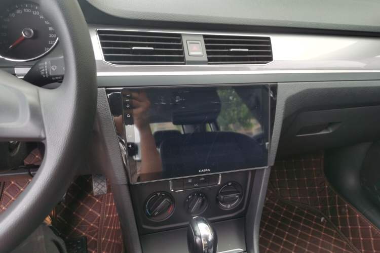 Used Volkswagen Bora 2017 1.6L Automatic Fashion Model Audio And AC Panel