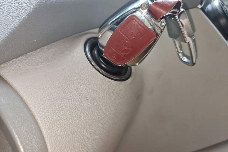 Used Mercedes-Benz M-Class 2010 ML 300 4MATIC Vehicle Key