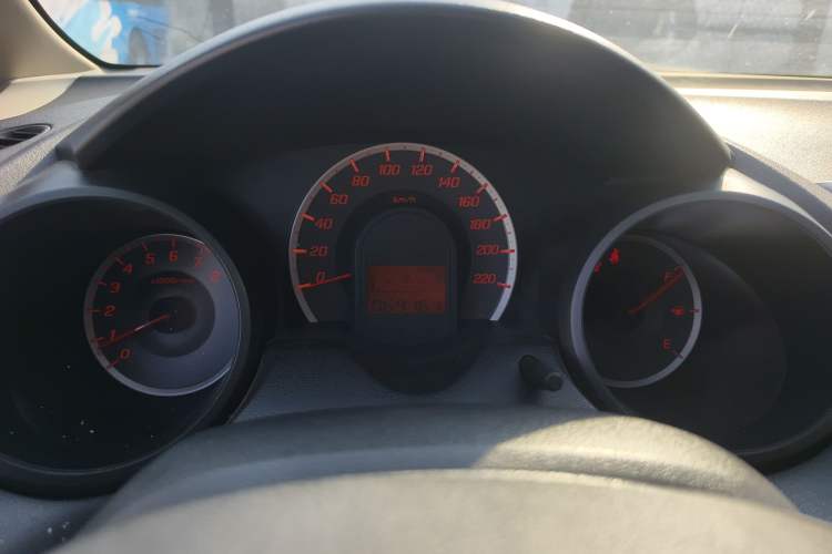 Used Honda Fit 2011 1.5L automatic panoramic sunroof version
