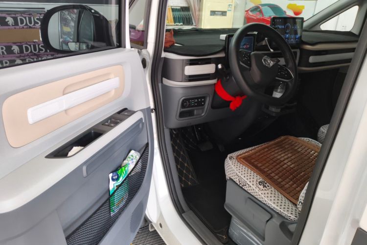 Used SAIC MAXUS Dana V1 2024 V1 Short Wheelbase Low-Roof Multi-Function Version (51 kWh)
