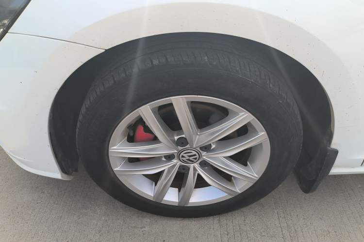 Used Volkswagen Golf 2018 230TSI Automatic Comfort Model Left Front Wheel Hub