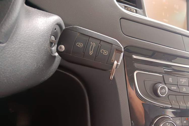 Used Peugeot 508 2015 2.0L Automatic Zhiyi Edition
