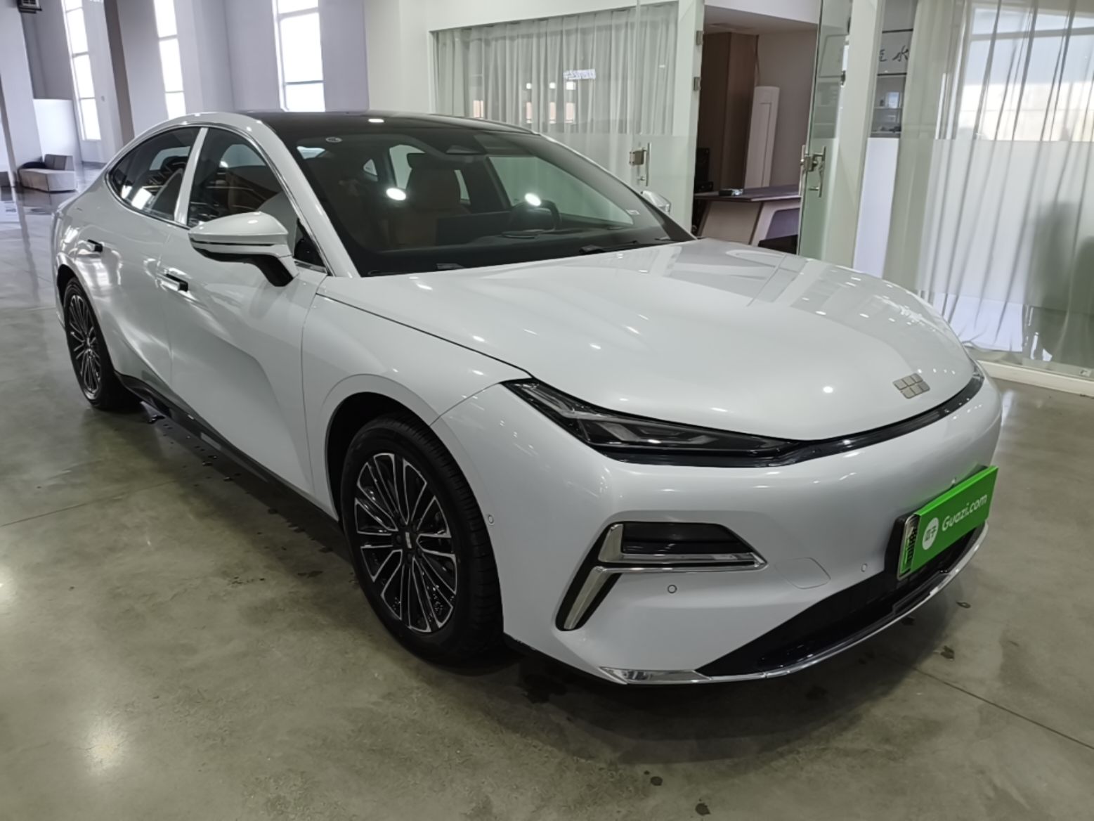 Geely Galaxy 8 2025 130km EM-i Deluxe Edition — снимка 3