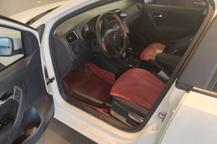 Used Volkswagen Polo 2014 1.4L Automatic Comfort Edition Driver Seat