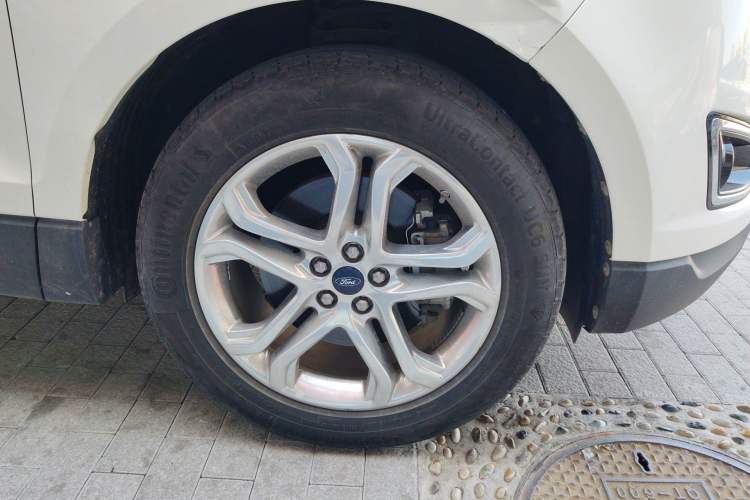 Used Ford Edge 2015 2.0T GTDi Two-Wheel-Drive High-Line Version
