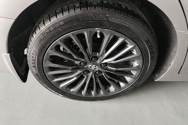 Used Toyota Avalon 2019 2.0L XLE Premium Edition China VI