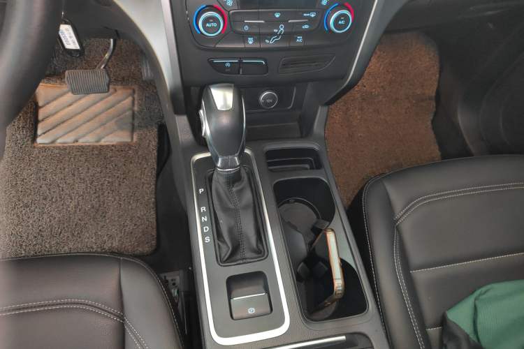 Used Ford Kuga 2019 EcoBoost 180 Two-Wheel-Drive Platinum Edition China VI Standard