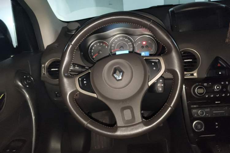 Used Renault Koleos 2014 Revised Version 2.5L Two-Wheel Drive Comfort Edition Steering Wheel