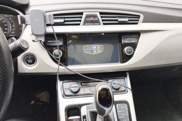 Used Geely Auto Emgrand X7 Sport 2018 1.8TD Automatic Two-Wheel Drive ZhiZun Model with 4G Connectivity
