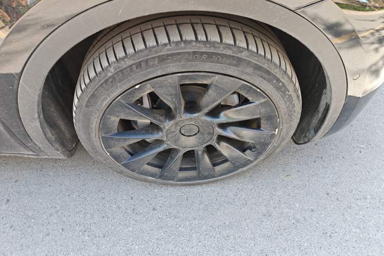 Used Tesla Model Y 2022 Revised Version Long-Range All-Wheel Drive Right Front Wheel Hub