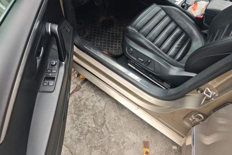 Used Volkswagen FAW-Volkswagen CC 2015 1.8TSI Prestige Model
