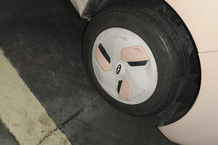 Used Chery QQ Ice Cream 2022 120km Conical Shape Lithium Iron Phosphate
