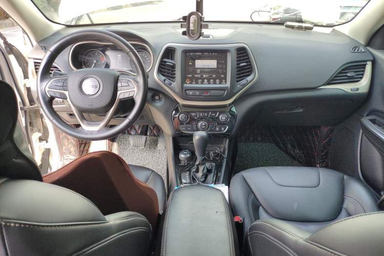 Used Jeep Cherokee 2016 2.4L Superior Edition Center Console