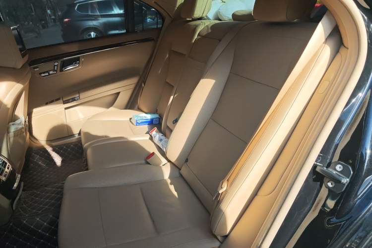 Used Mercedes-Benz S-Class 2010 S 300 L Luxury Model Left Rear Seat