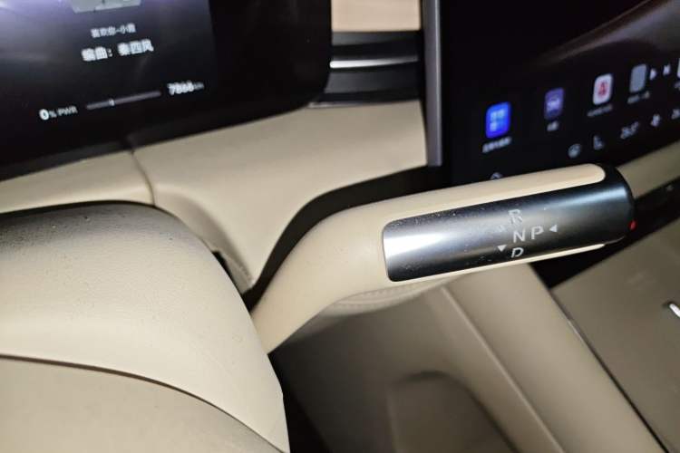 Used Hima AITO M5 2025 All-Electric Ultra Rear-Wheel-Drive Version Gear Lever