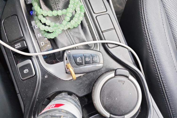 Used Hyundai Santa Fe 2015 2.4L Automatic Two-Wheel Drive Smart Version 5 Seats