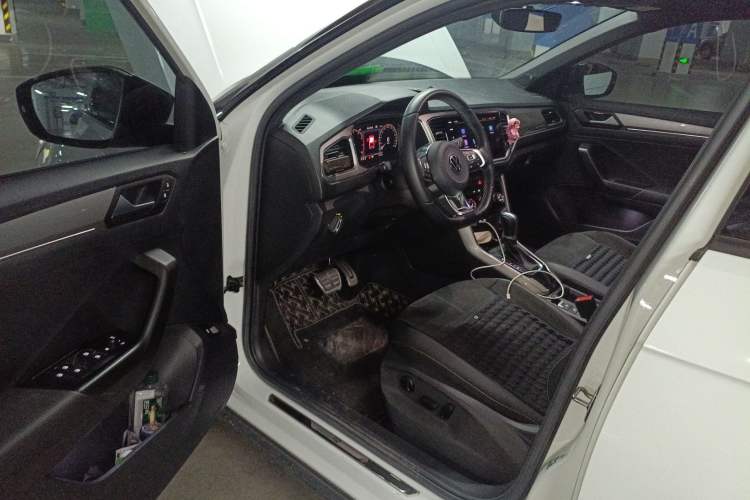 Used Volkswagen T-ROC 2022 280TSI DSG Two-Wheel Drive R-Line Pro PLUS
