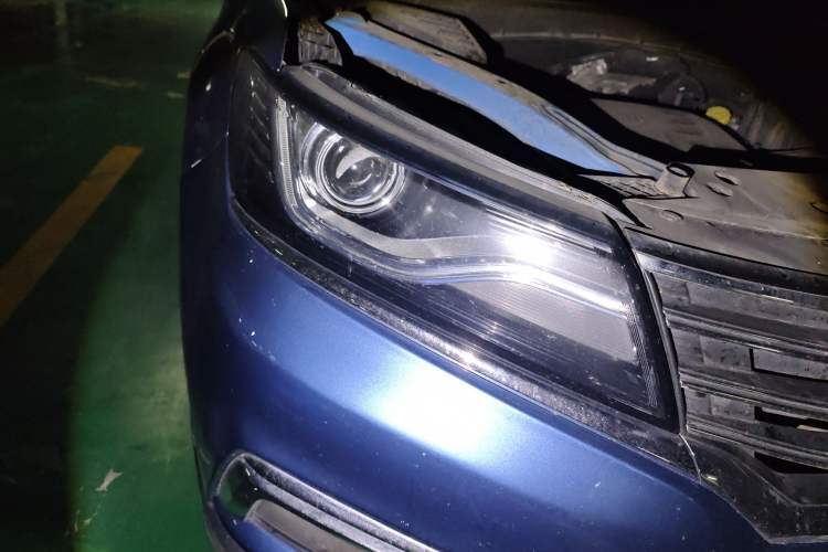 Used Roewe RX5 2017 20T Two-Wheel Drive Automatic Internet Elite Edition Right Front Headlight