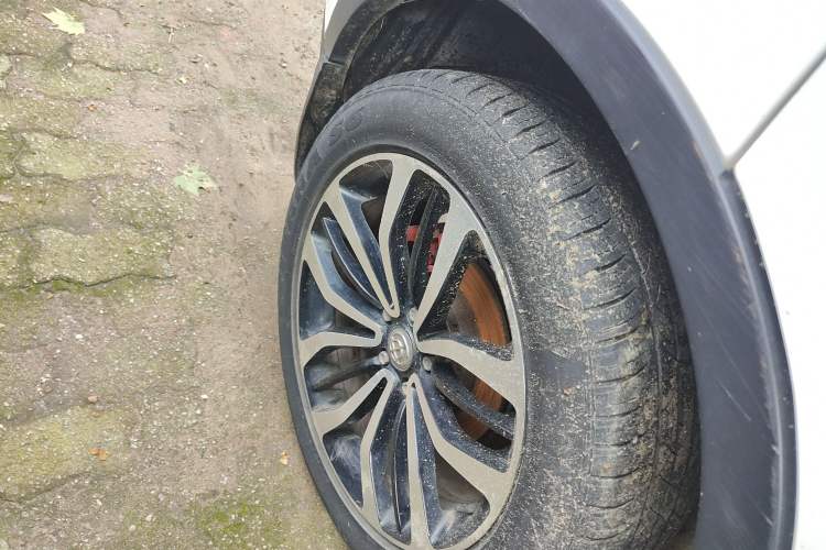 Used Brilliance V3 2015 1.5T Automatic Flagship Model Right Rear Wheel Hub