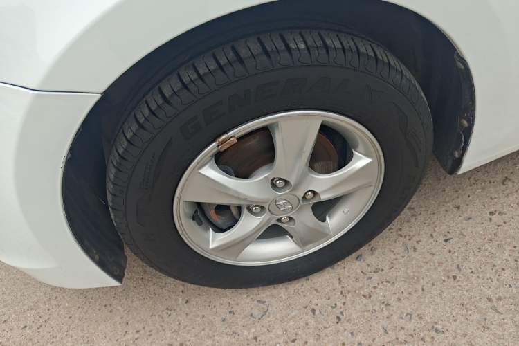 Used Hyundai Verna (older generation) 2014 1.4L Automatic Smart GLS Left Front Wheel Hub