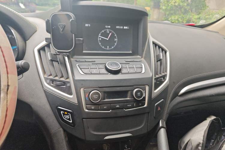 Used Dongfeng Aeolus AX7 2016 1.4T Manual Zhuyue Model Audio And AC Panel