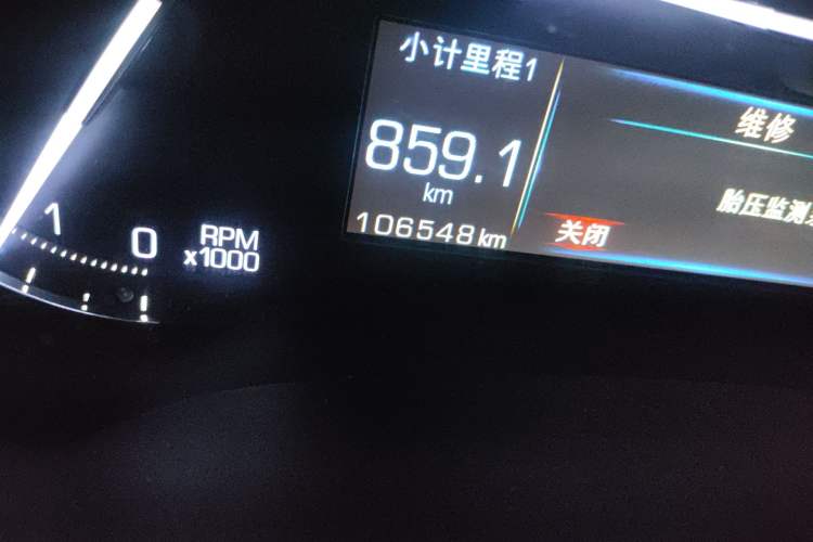 Used Cadillac XTS 2017 28T Tech Edition Odometer Close Up