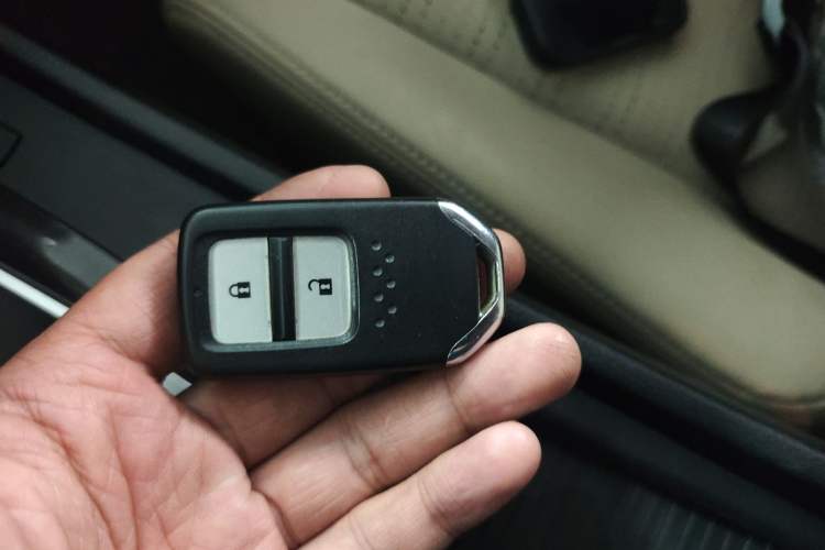 Used Honda Jade 2014 1.8L CVT Luxury Edition 5 seats Vehicle Key