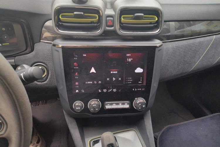 Used Lynk & Co 03 2020 03+ 2.0TD Automatic Performance Package Edition Audio And AC Panel