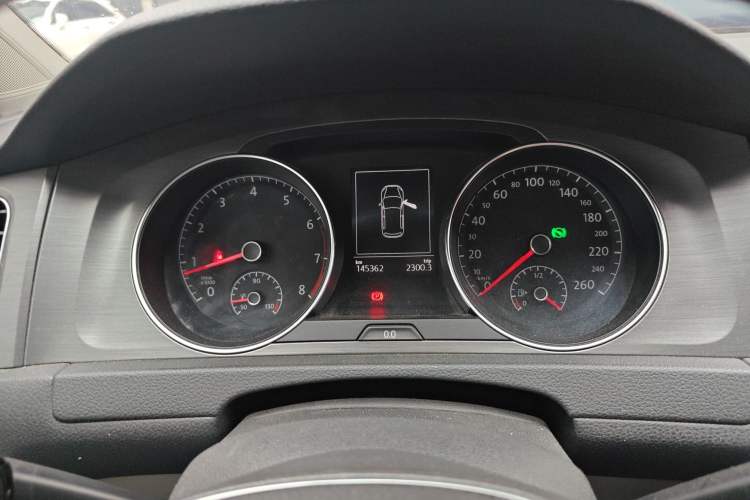 Used Volkswagen Golf 2014 1.4TSI Automatic Luxury Model Odometer Close Up