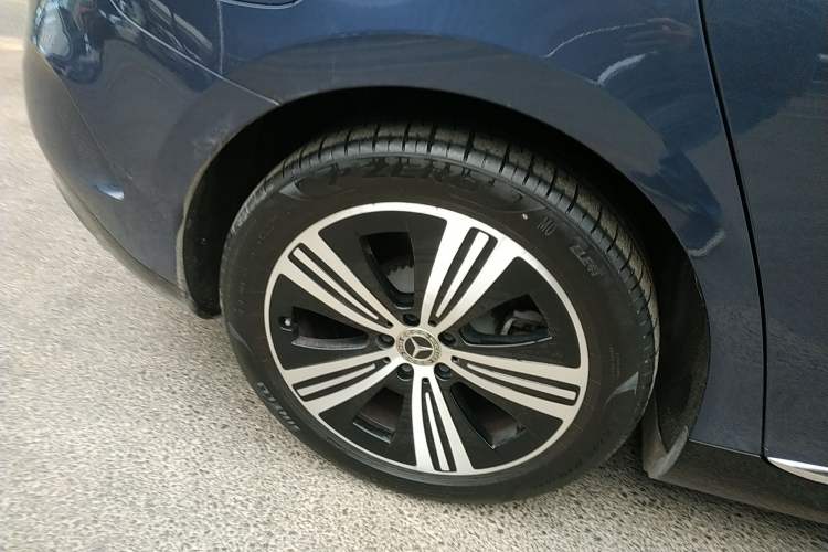 Used Mercedes-Benz EQE 2022 350 Luxury Edition Right Rear Wheel Hub