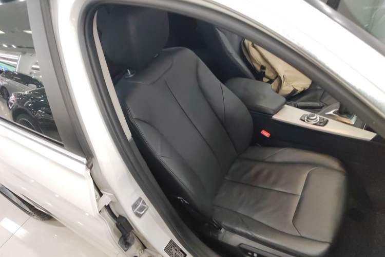 Used BMW 3 Series 2015 328Li Fashion Model Right Front Seat