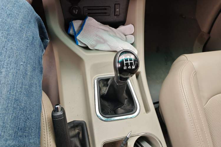 Used FORTHING Lingzhi 2019 M5L 1.6L 7-Seater Luxury Model China VI Standard Gear Lever