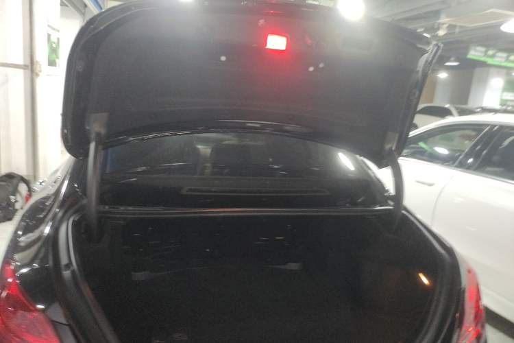 Used Mercedes-Benz C-Class 2015 Facelift C 200 L