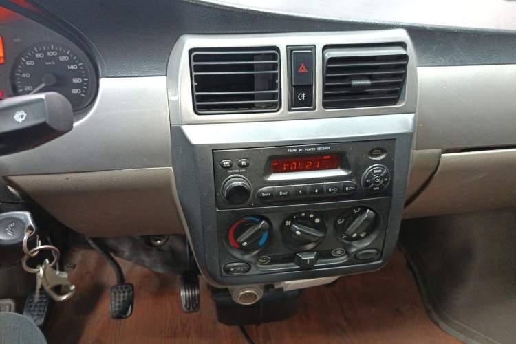 Used Wuling Rongguang 2011 1.2L Standard Version Audio And AC Panel