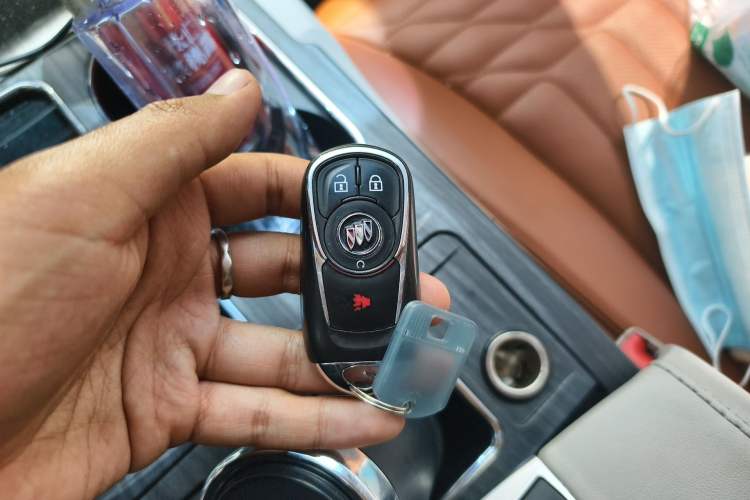 Used Buick GL8 2022 Land Cruiser Executive Class 652T Comfort Model Vehicle Key