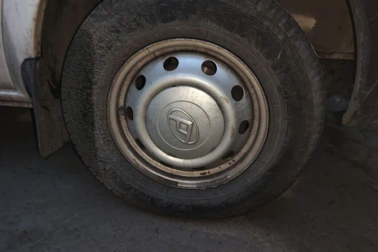 Used SAIC MAXUS Xintu V80 2019 2.5T Classic Edition 6-Speed Manual – Aoyuntong Modified Version Short Wheelbase Mid-Height Roof 5/6 Seats