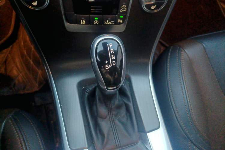 Used Volvo XC60 2015 T5 AWD Zhiyuan Edition Gear Lever